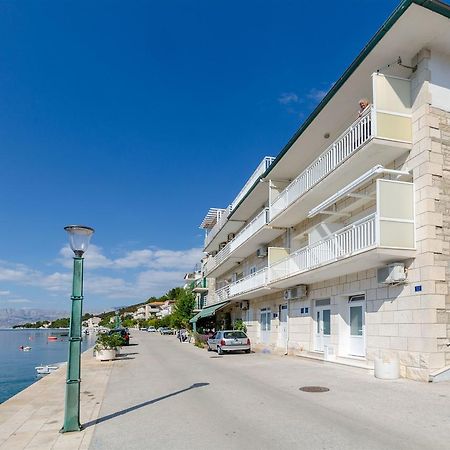 Apartment Mery Повля Екстериор снимка