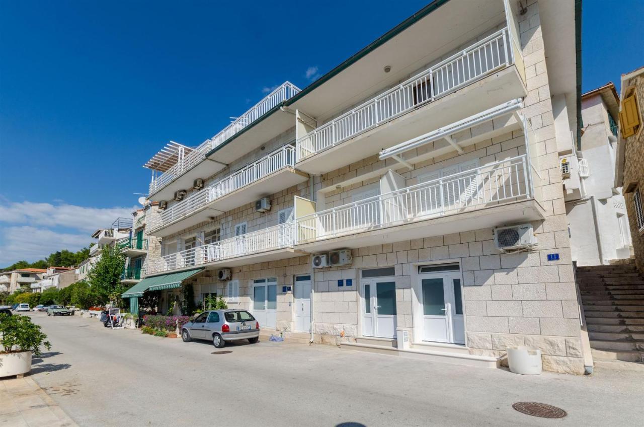 Apartment Mery Повля Екстериор снимка