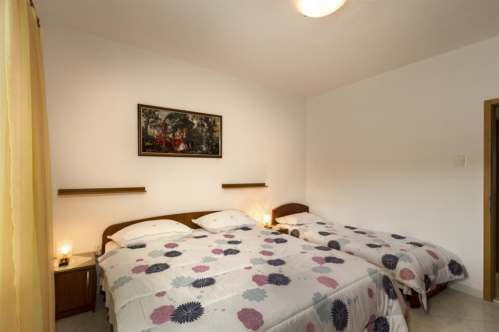 Apartment Mery Повля Екстериор снимка