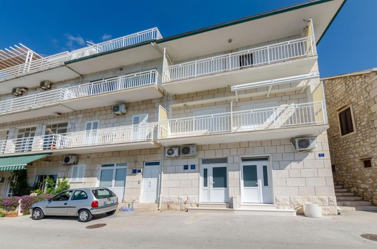 Apartment Mery Повля Екстериор снимка